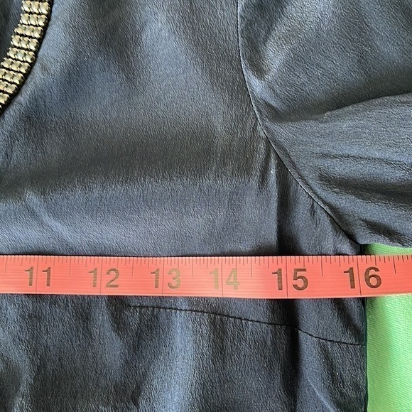 WHBM Women’s SILK V-neck blouse, size small. - Picture 6 of 7